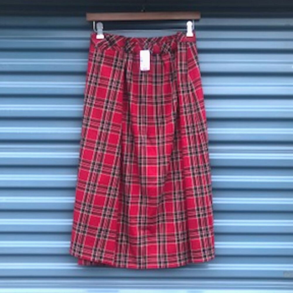 Size: 24/26W 3x Women's Pleated Skirt . Christopher & Banks . New w. Tags
